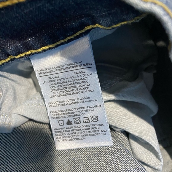 Signature Levi Jean - Picture 6 of 7